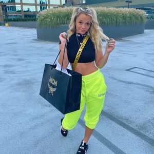 Meet your Posher, Brooke